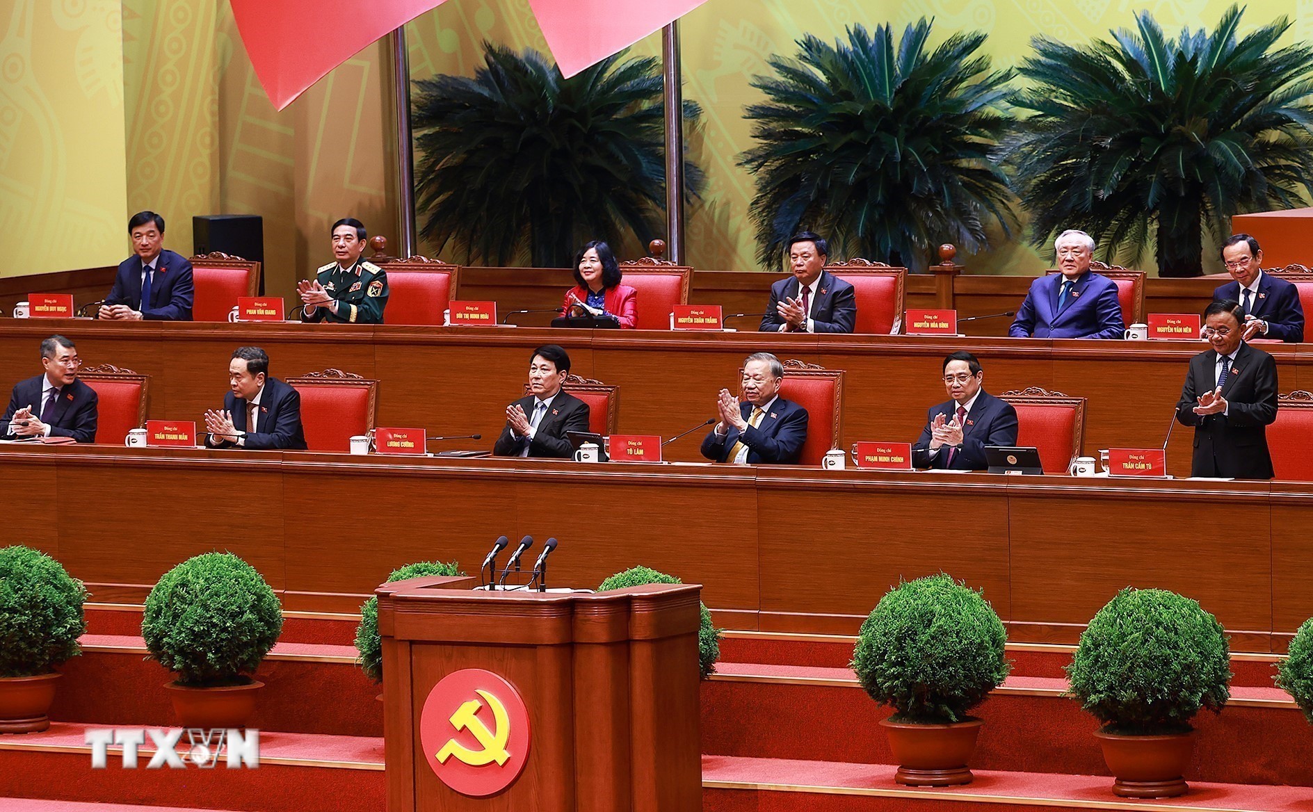 Đoàn Chủ tịch điều hành Đại hội XIV của Đảng. (Ảnh: TTXVN)