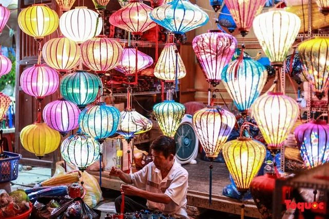 Hiện nay, việc sử dụng tri thức truyền thống và bí quyết nghề nghiệp cổ truyền cũng rất quan trọng, đặc biệt là trong sản xuất các sản phẩm thủ công mỹ nghệ truyền thống mang bản sắc văn hóa của từng dân tộc, vùng, miền (ảnh minh họa Nam Nguyễn).