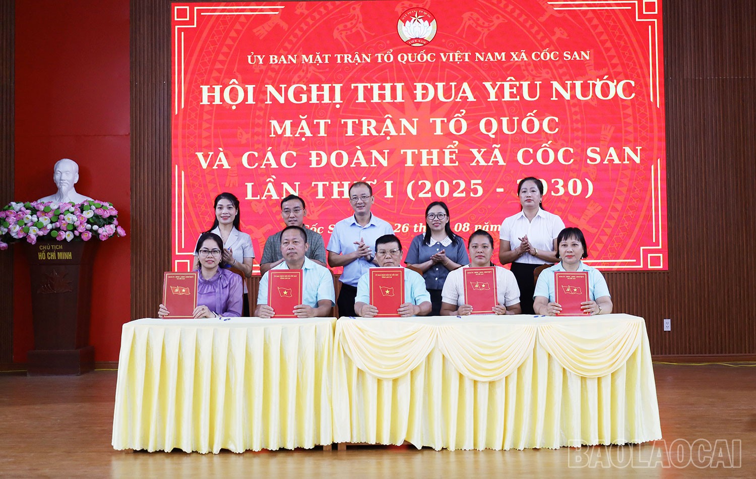 Ban Công tác mặt trận các thôn ký giao ước thi đua giai đoạn 2025 - 2030. cs6.jpg