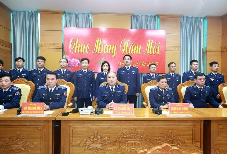Lãnh đạo Bộ Tư lệnh Cảnh sát biển Việt Nam kiểm tra công tác chuẩn bị đón Tết và thực hiện nhiệm vụ của các tàu đang làm nhiệm vụ trên biển qua hệ thống VISAT.