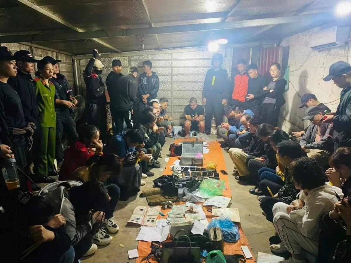 Sới bạc khi lực lượng công an tỉnh Lạng Sơn phát hiện, bắt giữ các đối tượng.