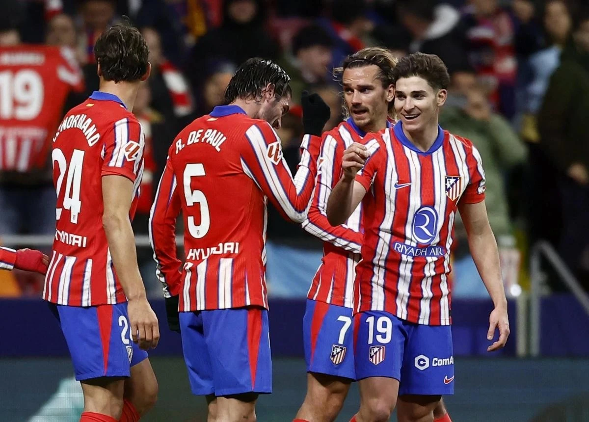 Các cầu thủ Atletico Madrid ăn mừng bàn mở tỉ số (Ảnh: Reuters).