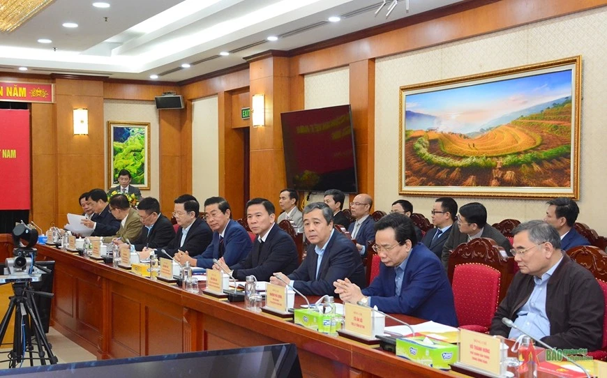 Các đại biểu tham dự buổi làm việc.