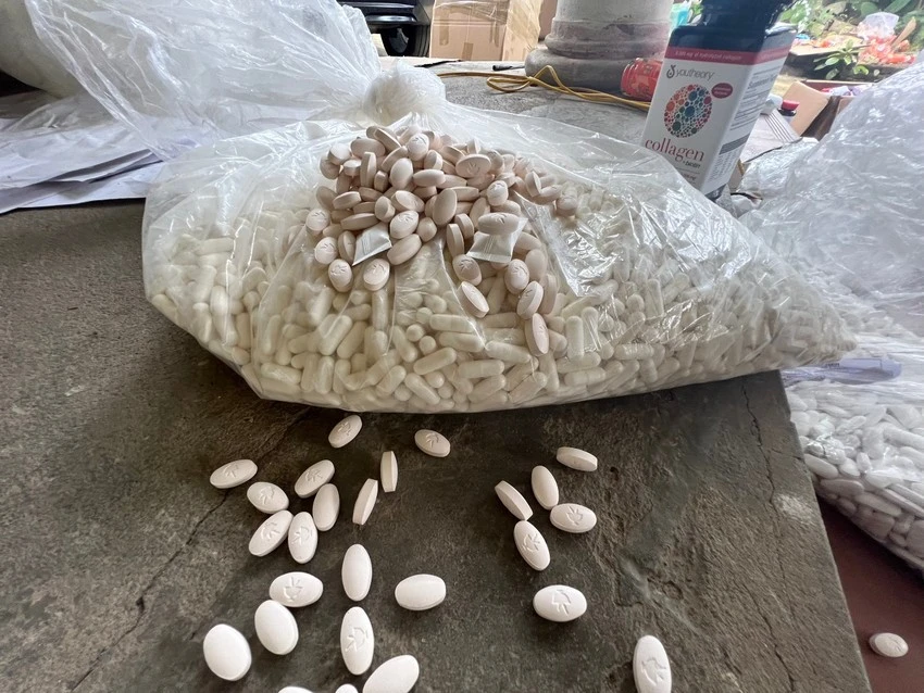 Bắt quả tang cơ sở sản xuất thực phẩm chức năng nghi giả quy mô lớn ảnh 2