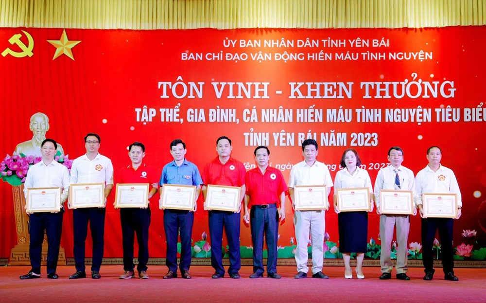 Tôn vinh những nghĩa cử cao đẹp ảnh 1