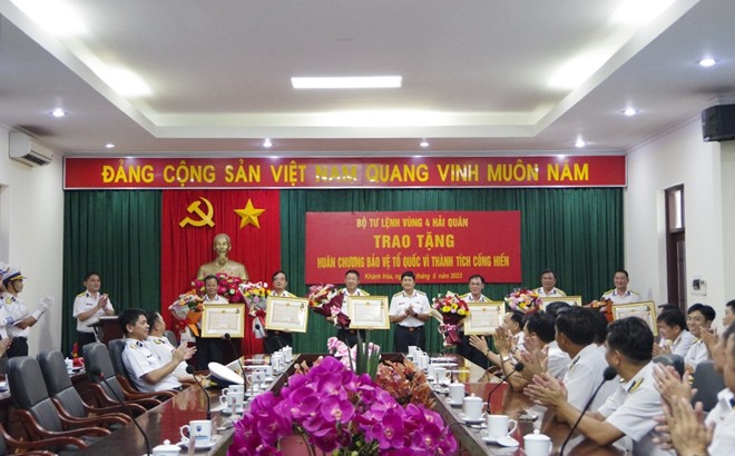Vùng 4 Hải quân trao tặng Huân chương Bảo vệ Tổ quốc ảnh 1 Vùng 4 Hải quân trao tặng Huân chương Bảo vệ Tổ quốc ảnh 1
