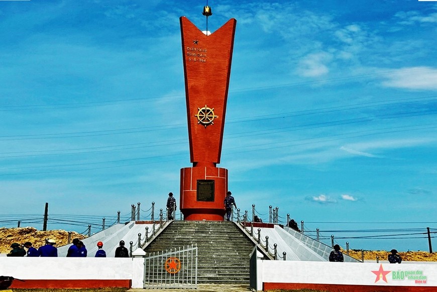 Hoàn thành công trình sửa chữa Tượng đài Chiến thắng trận đầu của Hải quân nhân dân Việt Nam tại Sông Gianh ảnh 2 Hoàn thành công trình sửa chữa Tượng đài Chiến thắng trận đầu của Hải quân nhân dân Việt Nam tại Sông Gianh ảnh 2