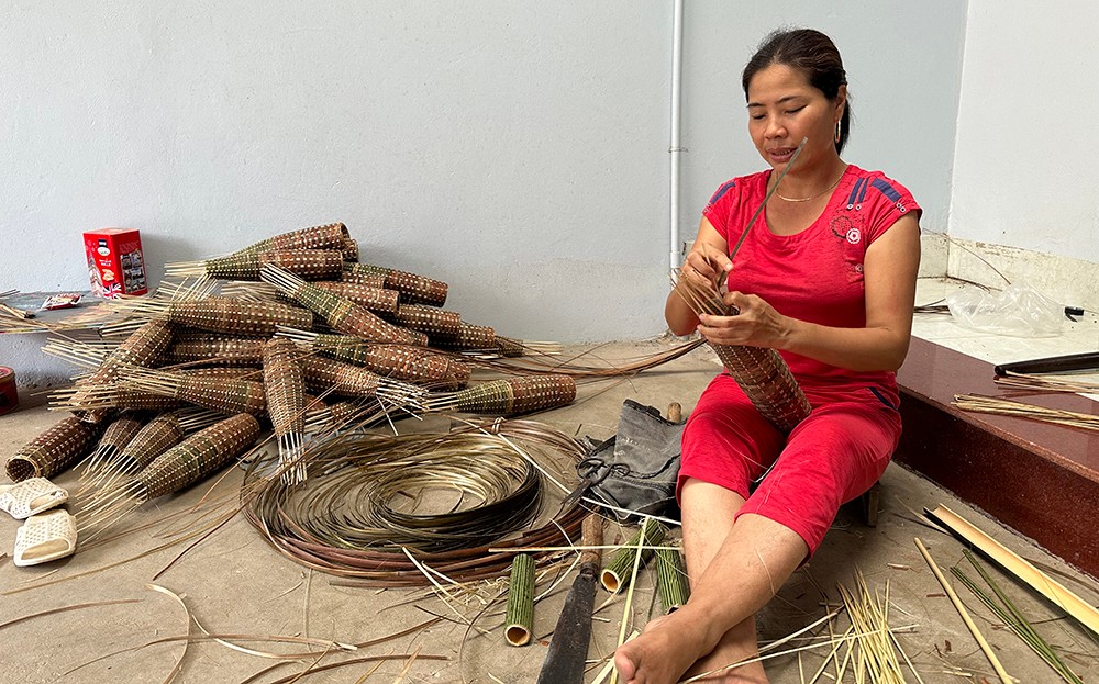 Yên Bình: Thách thức trong phát triển làng nghề đan rọ tôm ảnh 1