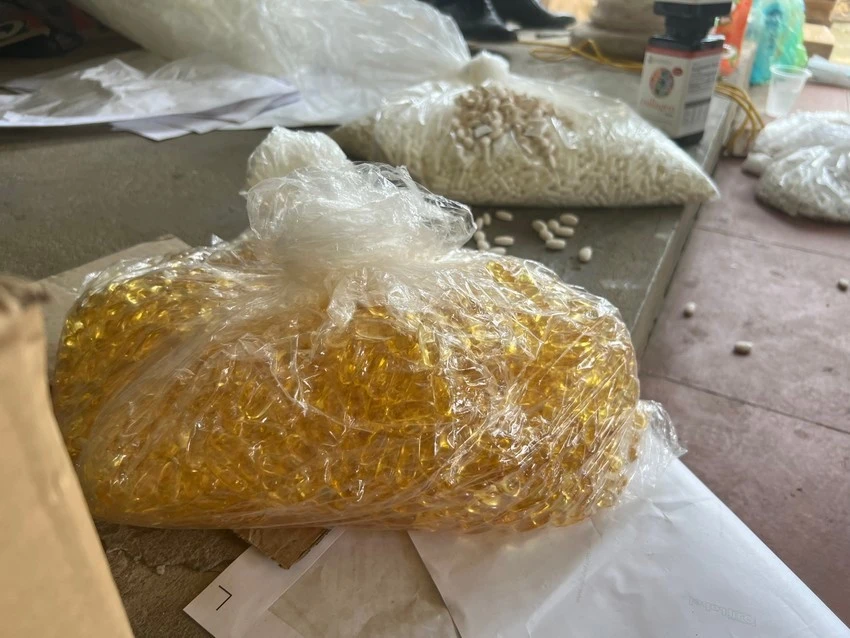 Bắt quả tang cơ sở sản xuất thực phẩm chức năng nghi giả quy mô lớn ảnh 4