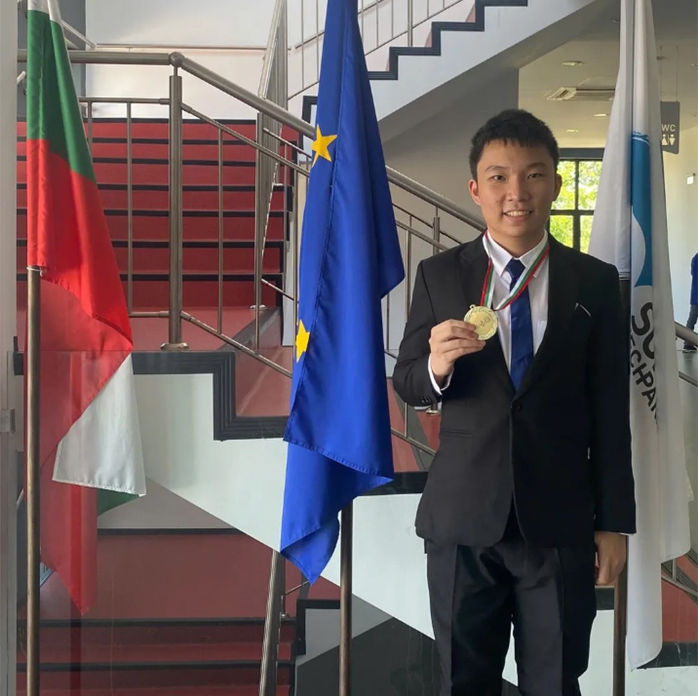 "Chàng trai vàng" của đoàn Việt Nam tại Olympic Vật lý châu Âu 2025 ảnh 1