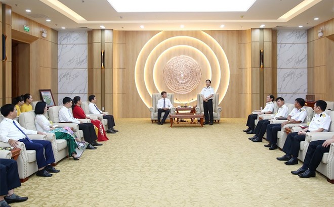 Chủ tịch UBND tỉnh Yên Bái Trần Huy Tuấn chào xã giao Thủ trưởng Bộ Tư lệnh Hải quân ảnh 1 Chủ tịch UBND tỉnh Yên Bái Trần Huy Tuấn chào xã giao Thủ trưởng Bộ Tư lệnh Hải quân ảnh 1
