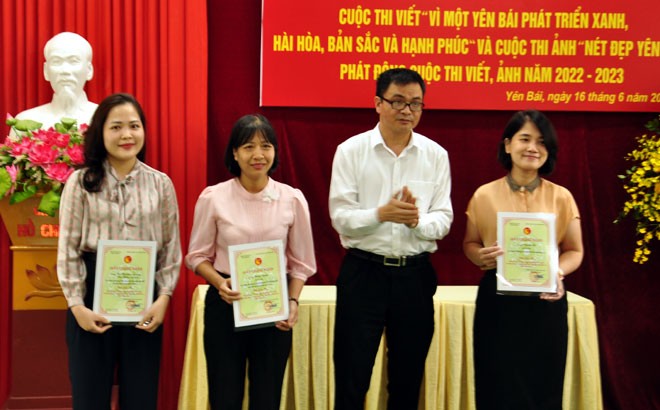 40 tác giả, nhóm tác giả đoạt giải cuộc thi viết “Vì Yên Bái phát triển xanh, hài hòa, bản sắc, hạnh phúc” và thi ảnh "Nét đẹp Yên Bái" ảnh 3 40 tác giả, nhóm tác giả đoạt giải cuộc thi viết “Vì Yên Bái phát triển xanh, hài hòa, bản sắc, hạnh phúc” và thi ảnh "Nét đẹp Yên Bái" ảnh 3