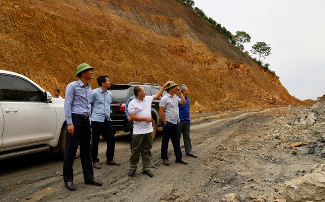 Phó Chủ tịch Thường trực UBND tỉnh Nguyễn Thế Phước kiểm tra tiến độ Dự án đường nối quốc lộ 32 với cao tốc Nội Bài – Lào Cai (IC15) ảnh 1 Phó Chủ tịch Thường trực UBND tỉnh Nguyễn Thế Phước kiểm tra tiến độ Dự án đường nối quốc lộ 32 với cao tốc Nội Bài – Lào Cai (IC15) ảnh 1