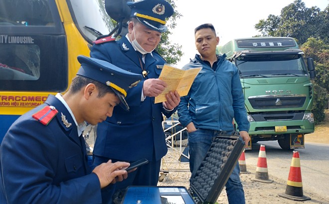 Yên Bái kiên quyết "xử" xe quá tải ảnh 6 Yên Bái kiên quyết "xử" xe quá tải ảnh 6