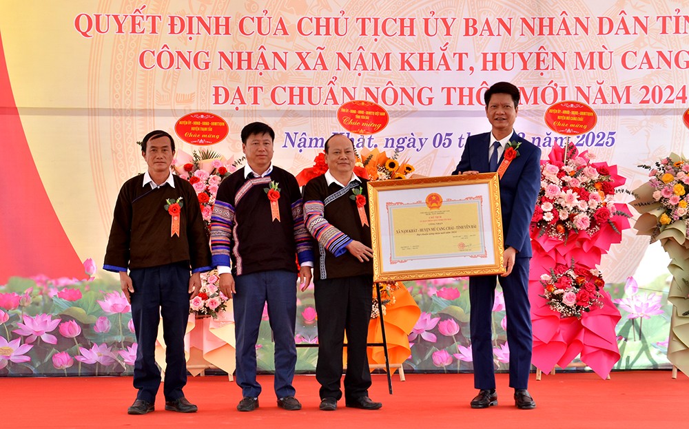 Xã Nậm Khắt đón bằng công nhận đạt chuẩn nông thôn mới năm 2024 ảnh 1 Xã Nậm Khắt đón bằng công nhận đạt chuẩn nông thôn mới năm 2024 ảnh 1