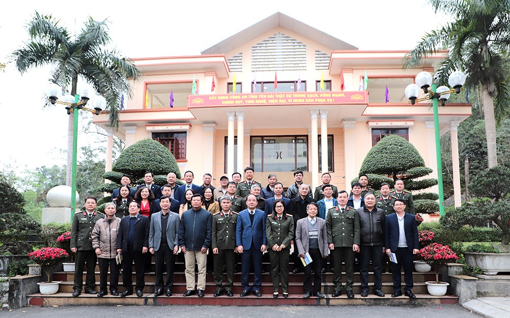 Công an tỉnh Yên Bái gặp mặt văn nghệ sỹ, trí thức tiêu biểu ảnh 1 Công an tỉnh Yên Bái gặp mặt văn nghệ sỹ, trí thức tiêu biểu ảnh 1
