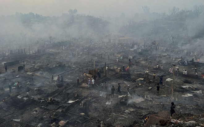 Hàng nghìn người mất nhà cửa sau vụ cháy dữ dội ở trại tị nạn Rohingya Bangladesh ảnh 1 Hàng nghìn người mất nhà cửa sau vụ cháy dữ dội ở trại tị nạn Rohingya Bangladesh ảnh 1