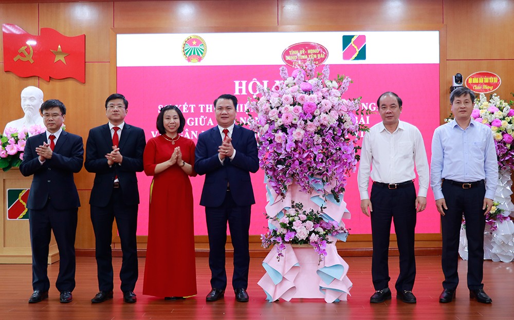 Sơ kết 4 năm thực hiện thỏa thuận liên ngành giữa Agribank Chi nhánh tỉnh và Hội Nông dân tỉnh Yên Bái ảnh 1 Sơ kết 4 năm thực hiện thỏa thuận liên ngành giữa Agribank Chi nhánh tỉnh và Hội Nông dân tỉnh Yên Bái ảnh 1