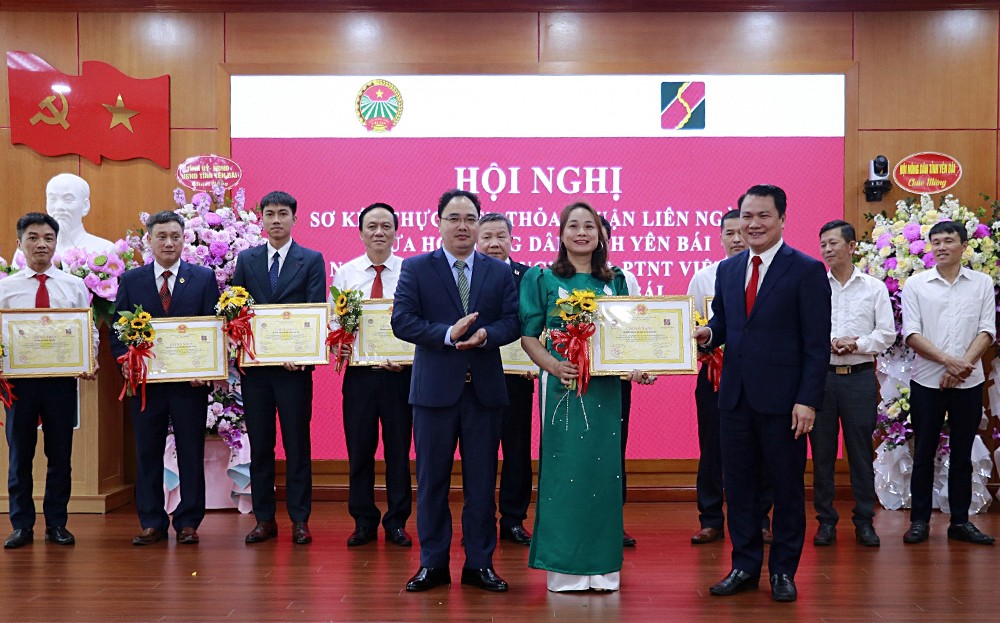 Sơ kết 4 năm thực hiện thỏa thuận liên ngành giữa Agribank Chi nhánh tỉnh và Hội Nông dân tỉnh Yên Bái ảnh 2 Sơ kết 4 năm thực hiện thỏa thuận liên ngành giữa Agribank Chi nhánh tỉnh và Hội Nông dân tỉnh Yên Bái ảnh 2