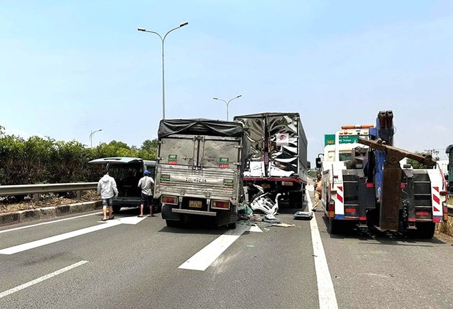 Lái xe tử vong sau tai nạn trên cao tốc Thành phố Hồ Chí Minh-Long Thành-Dầu Giây ảnh 1 Lái xe tử vong sau tai nạn trên cao tốc Thành phố Hồ Chí Minh-Long Thành-Dầu Giây ảnh 1