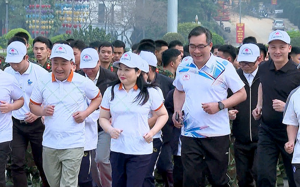 Yên Bái: 2.000 người tham gia hưởng ứng Ngày chạy Olympic vì sức khỏe toàn dân năm 2025 ảnh 4