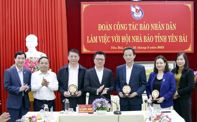 Đoàn công tác của Báo Nhân dân làm việc với Hội Nhà báo, các cơ quan báo chí tỉnh Yên Bái ảnh 3 Đoàn công tác của Báo Nhân dân làm việc với Hội Nhà báo, các cơ quan báo chí tỉnh Yên Bái ảnh 3