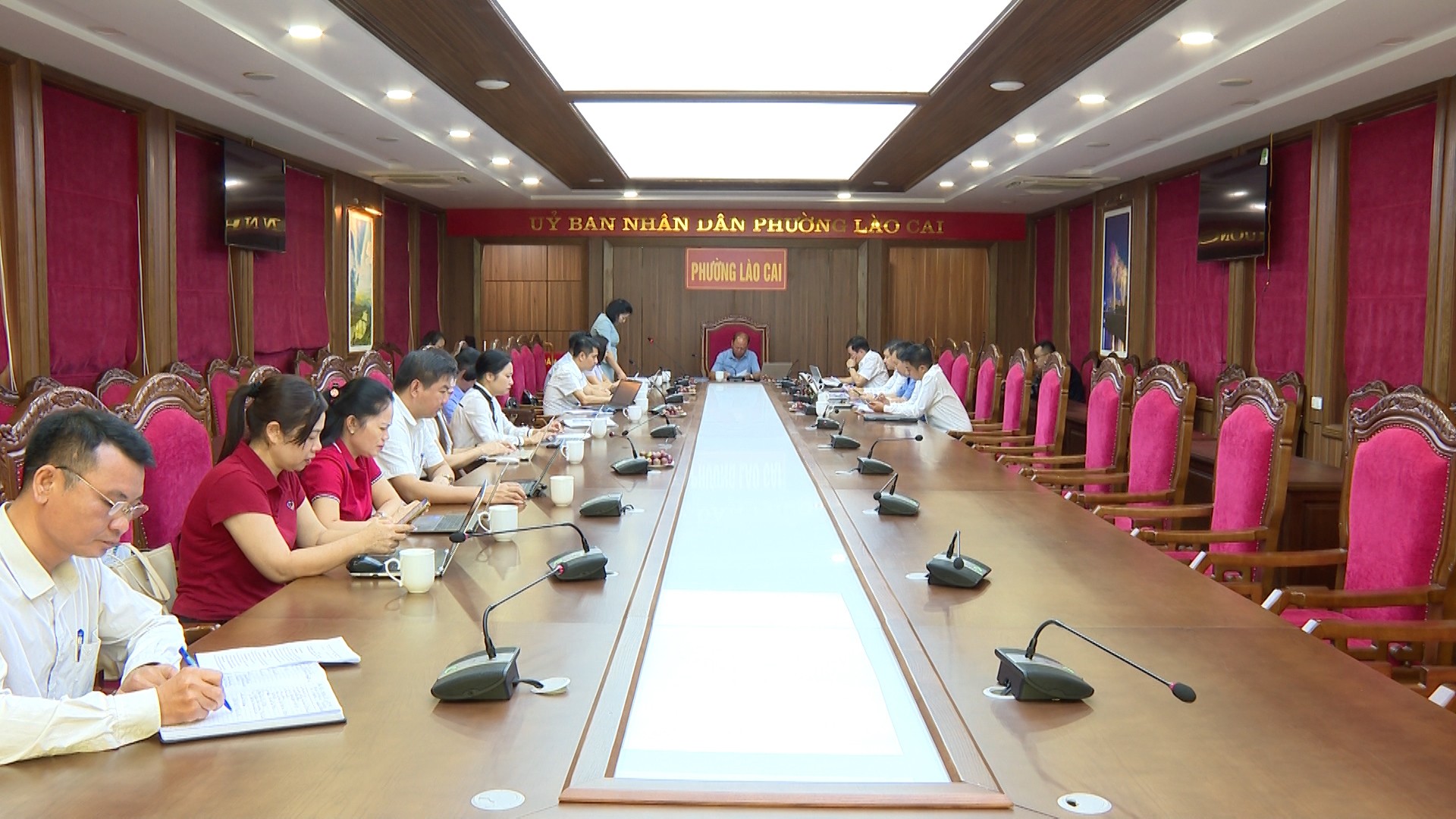 Quang cảnh buổi làm việc. 1.jpg
