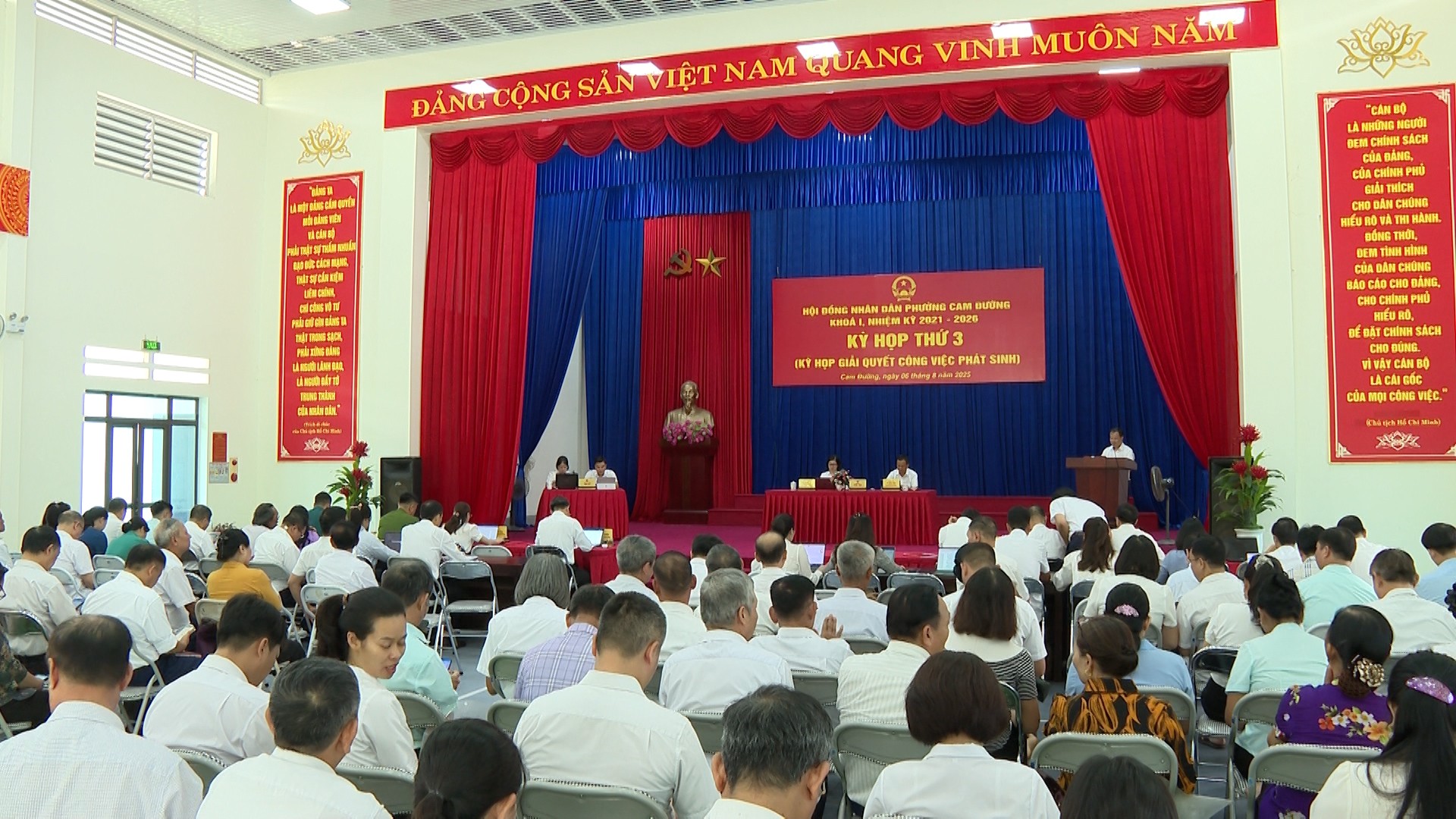 Quang cảnh kỳ họp thứ ba, HĐND phường Cam Đường khóa I, nhiệm kỳ 2021 - 2026 6.jpg