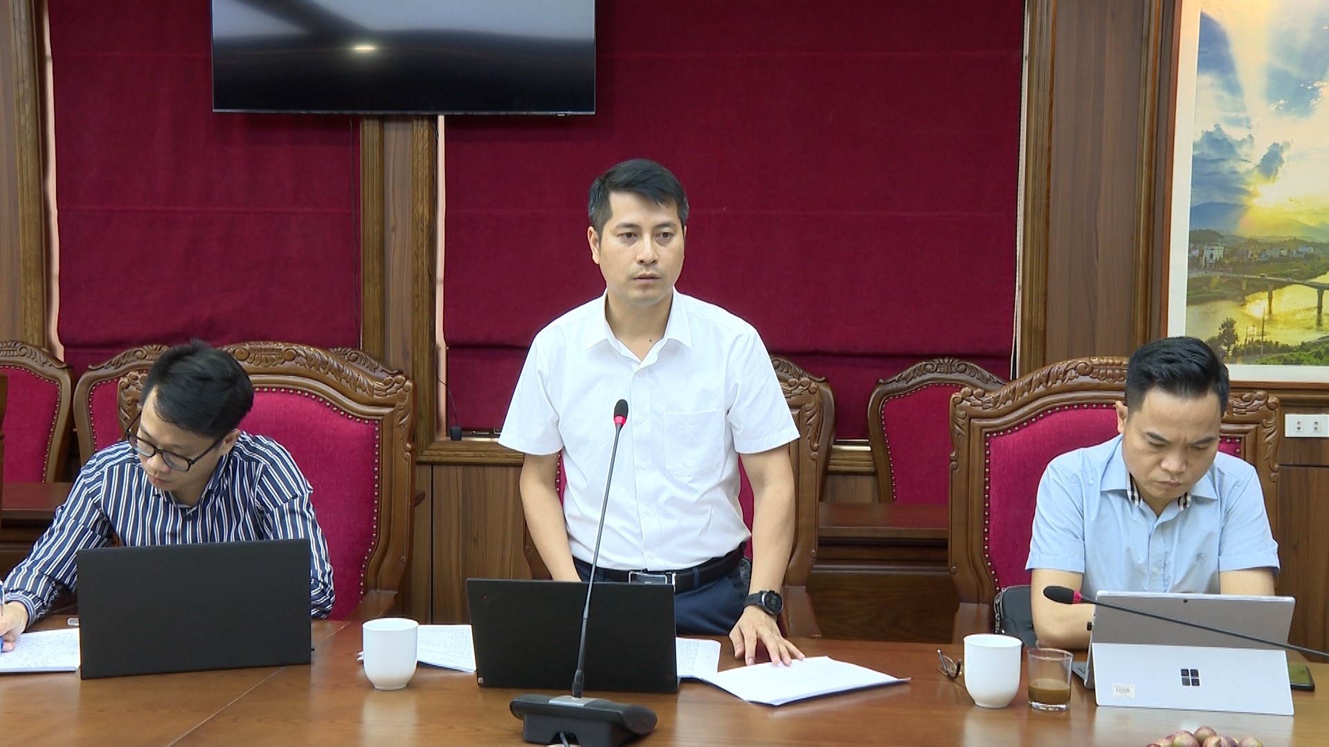 Phường Lào Cai kiến nghị với đoàn công tác một số vấn đề liên quan đến cơ chế, chính sách. 3.jpg