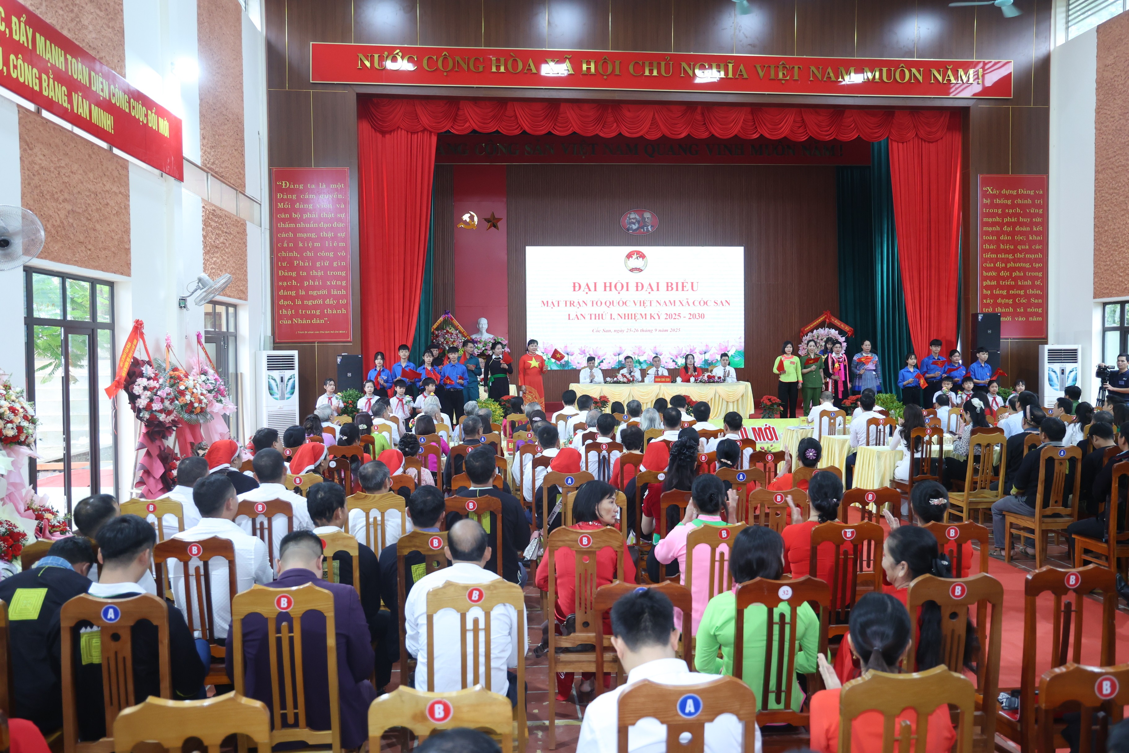 Quang cảnh đại hội. z7051497275770-8b438f1c9b8fed384a1c5a9540812ad9.jpg