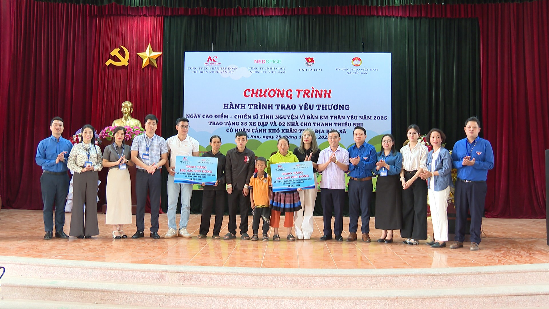 Wir haben den Bau von zwei Häusern mit einem Gesamtbetrag von über 180 Millionen VND pro Haus unterstützt. 1.jpg