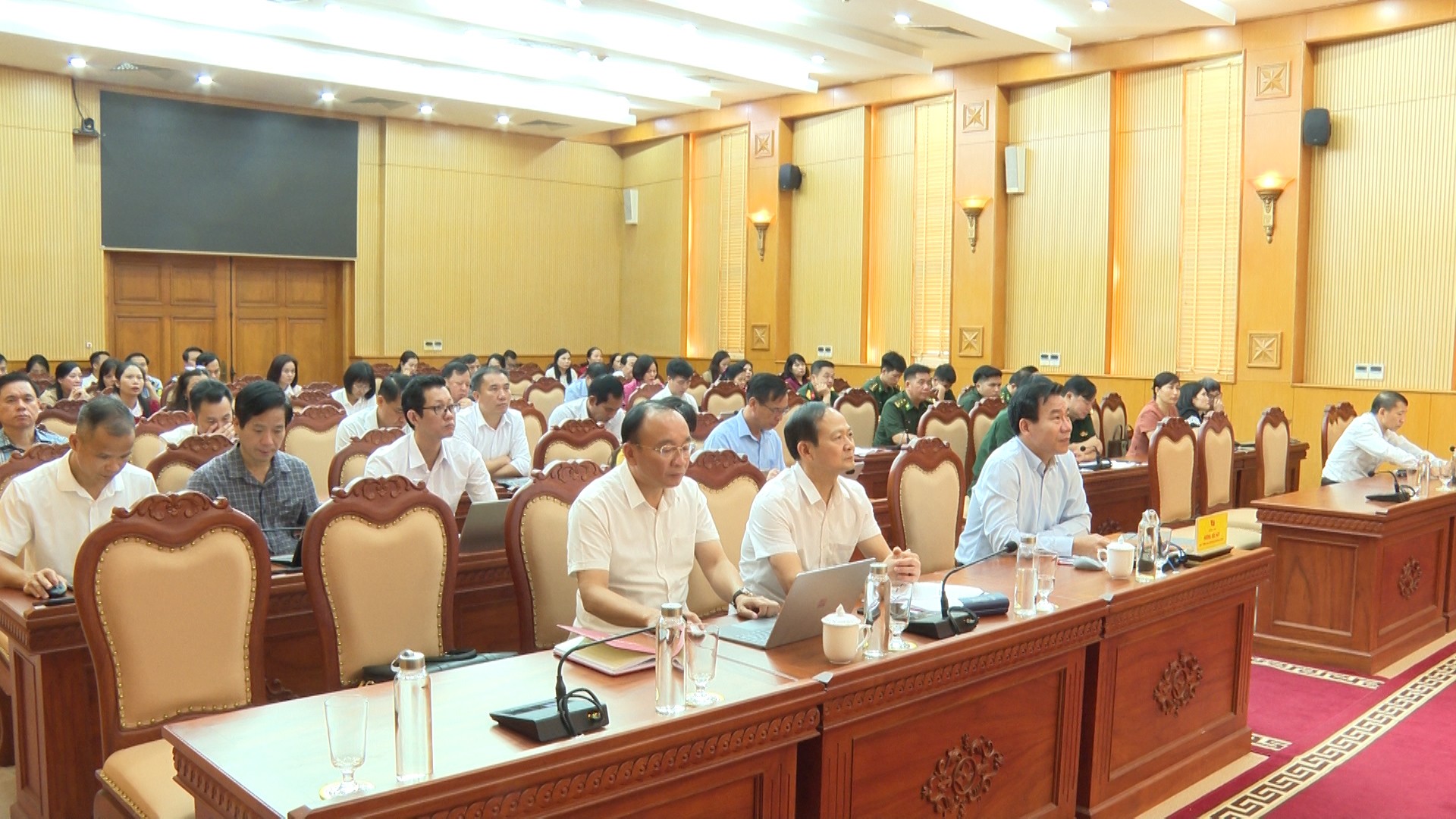 Đại biểu dự hội nghị tại điểm cầu Lào Cai. sequence-3800-00-56-14still001.jpg