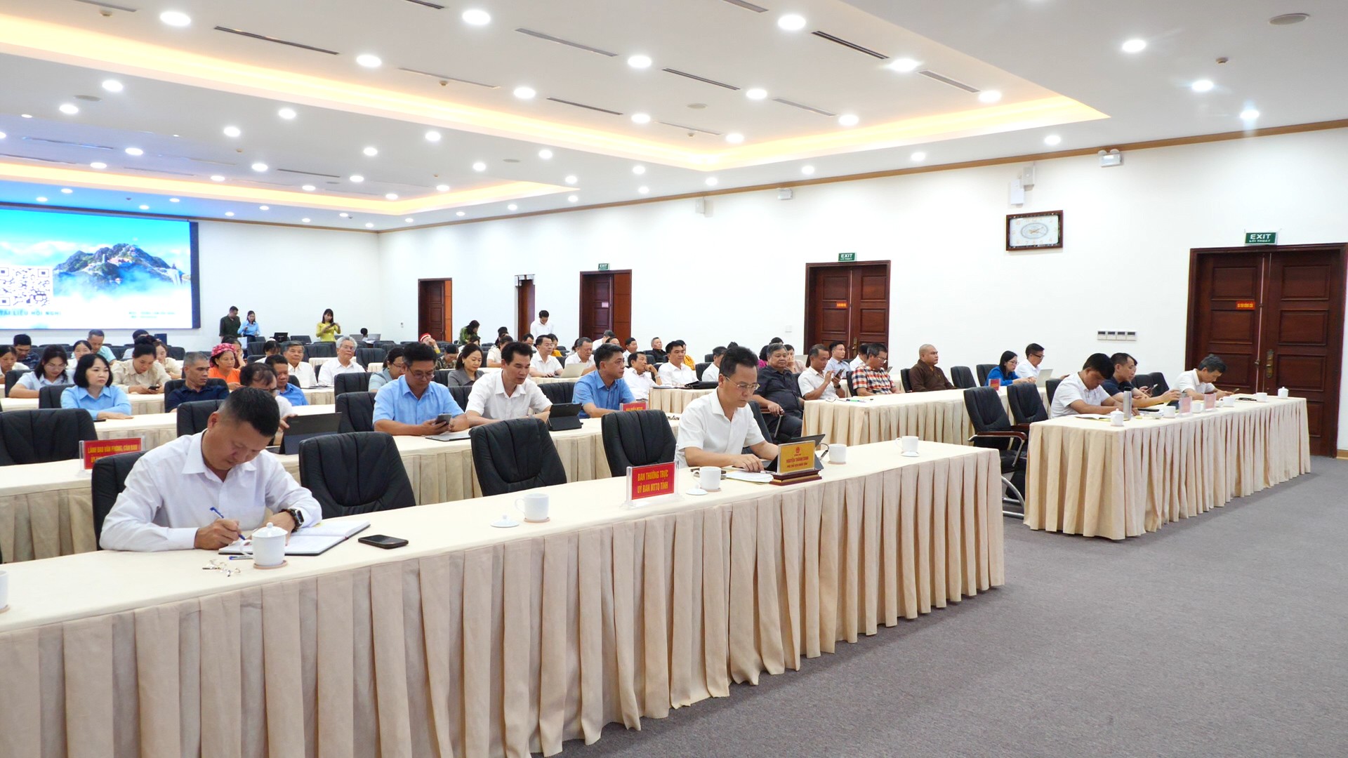 Các đại biểu tham dự hội nghị. 1.jpg