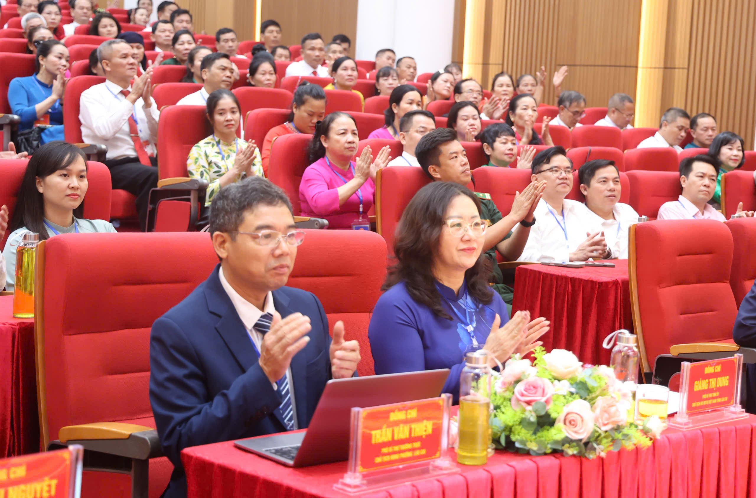Các đại biểu tham dự đại hội. z7049115806883-72f60b9bfadd233fa8ab6996a00782ef.jpg