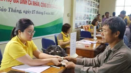 Chi trả tiền dịch vụ môi trường rừng cho 422 hộ dân xã Phong Niên