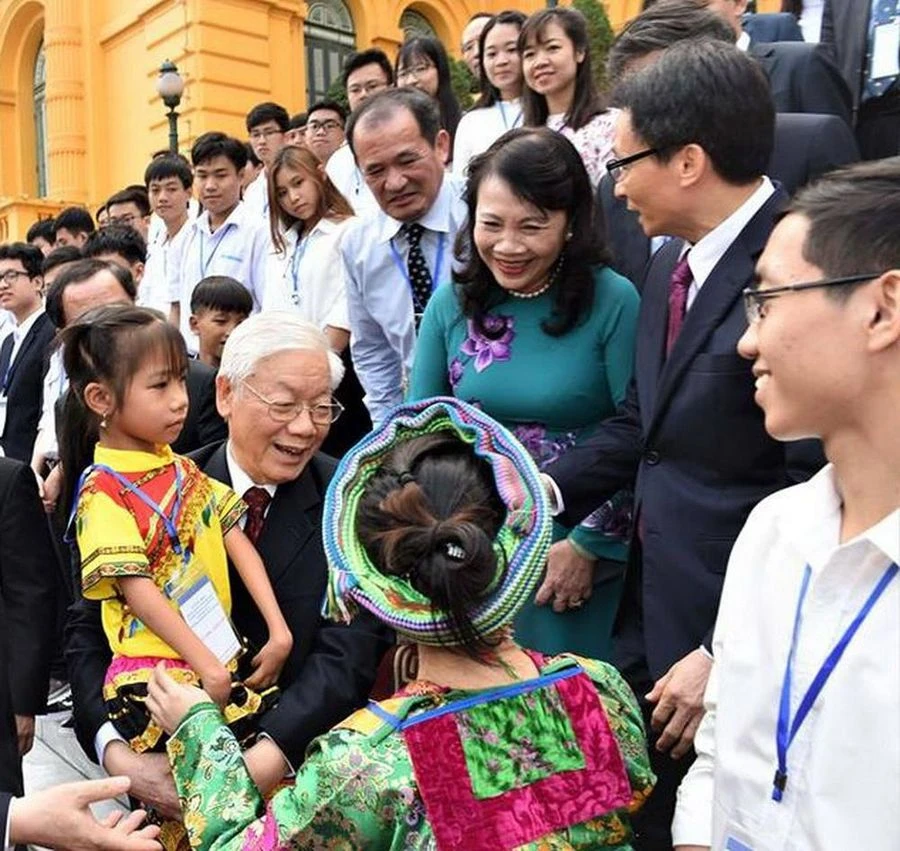 Tổng Bí thư Nguyễn Phú Trọng tại buổi gặp với đại diện các thầy cô giáo, học sinh, sinh viên giỏi xuất sắc, những tấm gương nổi bật trong thi đua người tốt, việc tốt - chiều 3/11/2018. Ảnh: gdtd.vn