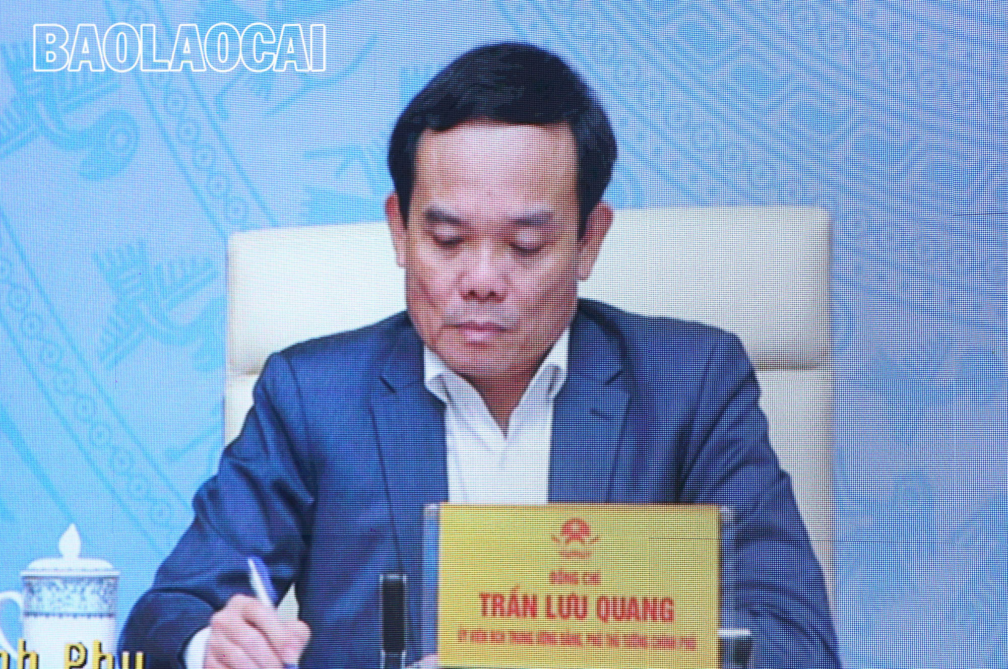 Đồng chí Trần Lưu Quang, Ủy viên Ban Chấp hành Trung ương Đảng, Phó Thủ tướng Chính phủ, Chủ tịch Ủy ban An toàn giao thông quốc gia chủ trì hội nghị. Ảnh chụp màn hình dtc1-5-8757.jpg