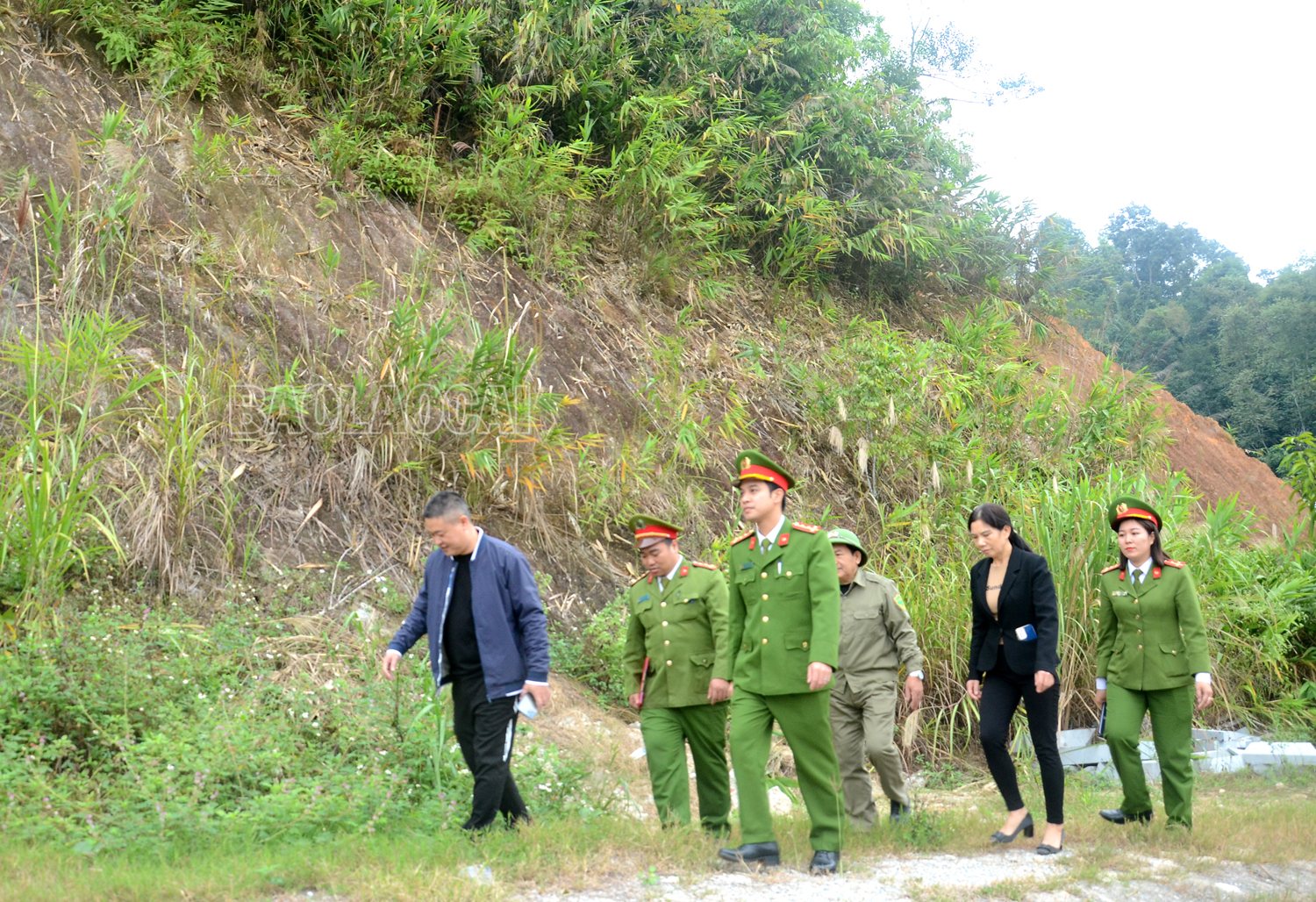 Công an phường Nam Cường phối hợp tuần tra, kiểm soát thường xuyên tại các tổ dân phố trọng điểm. 44-5816.jpg