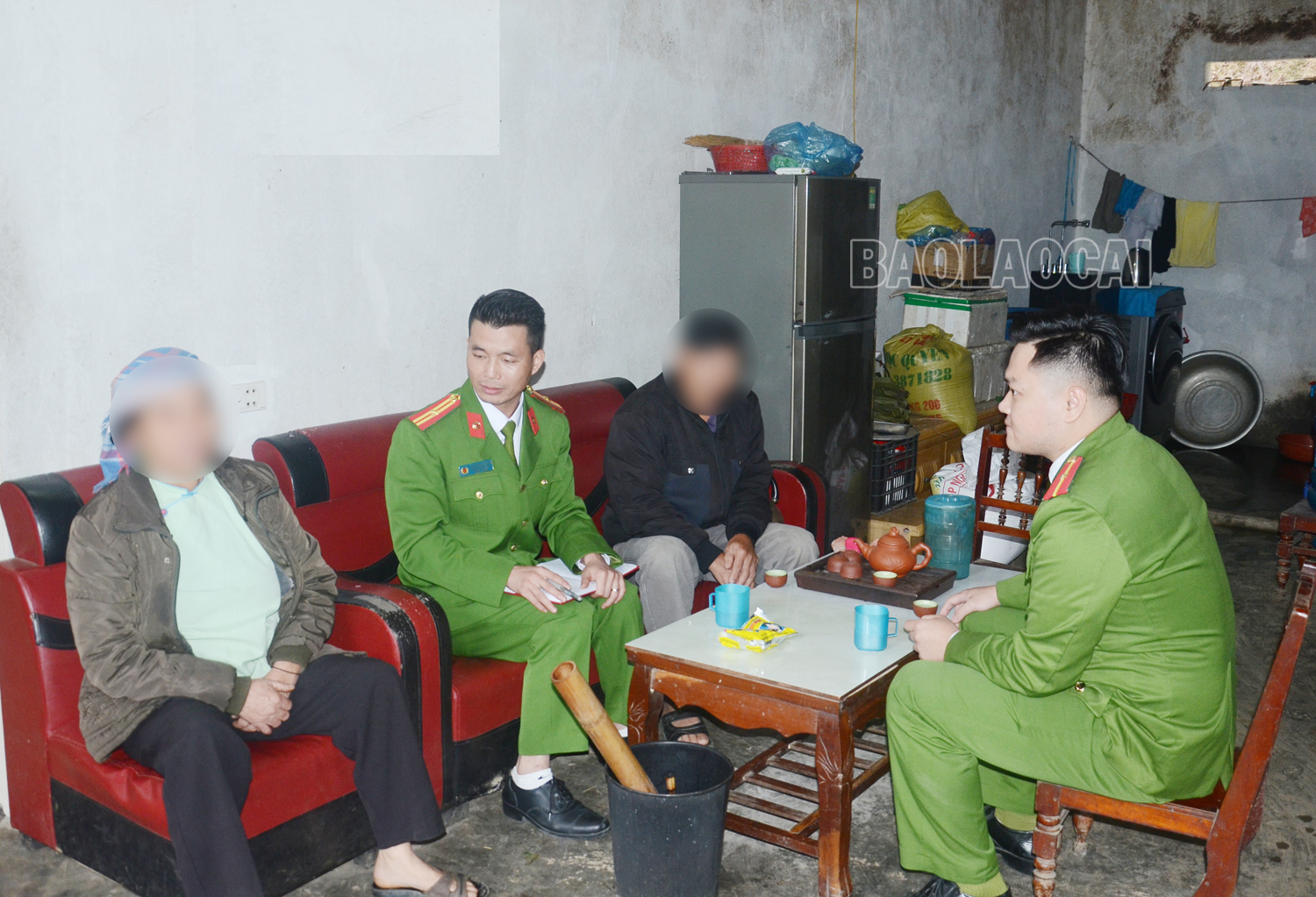 Công an xã Cốc San thường xuyên quan tâm tuyên truyền và quản lý người sau cai nghiện tại cộng đồng. 22-4446.jpg