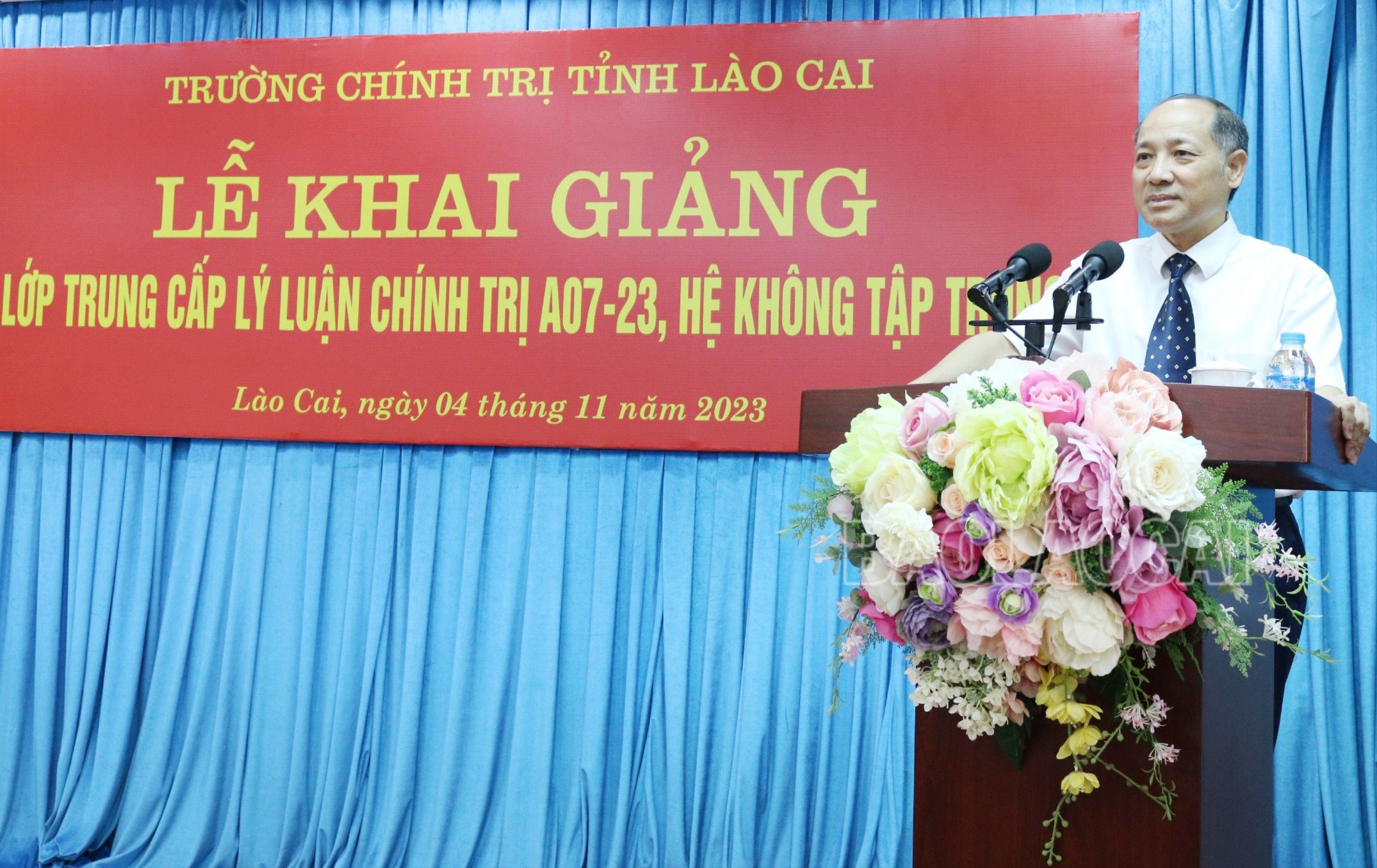 Đồng chí Hứa Tân Hưng, Hiệu trưởng Trường Chính trị phát biểu khai giảng lớp học. 3.jpg