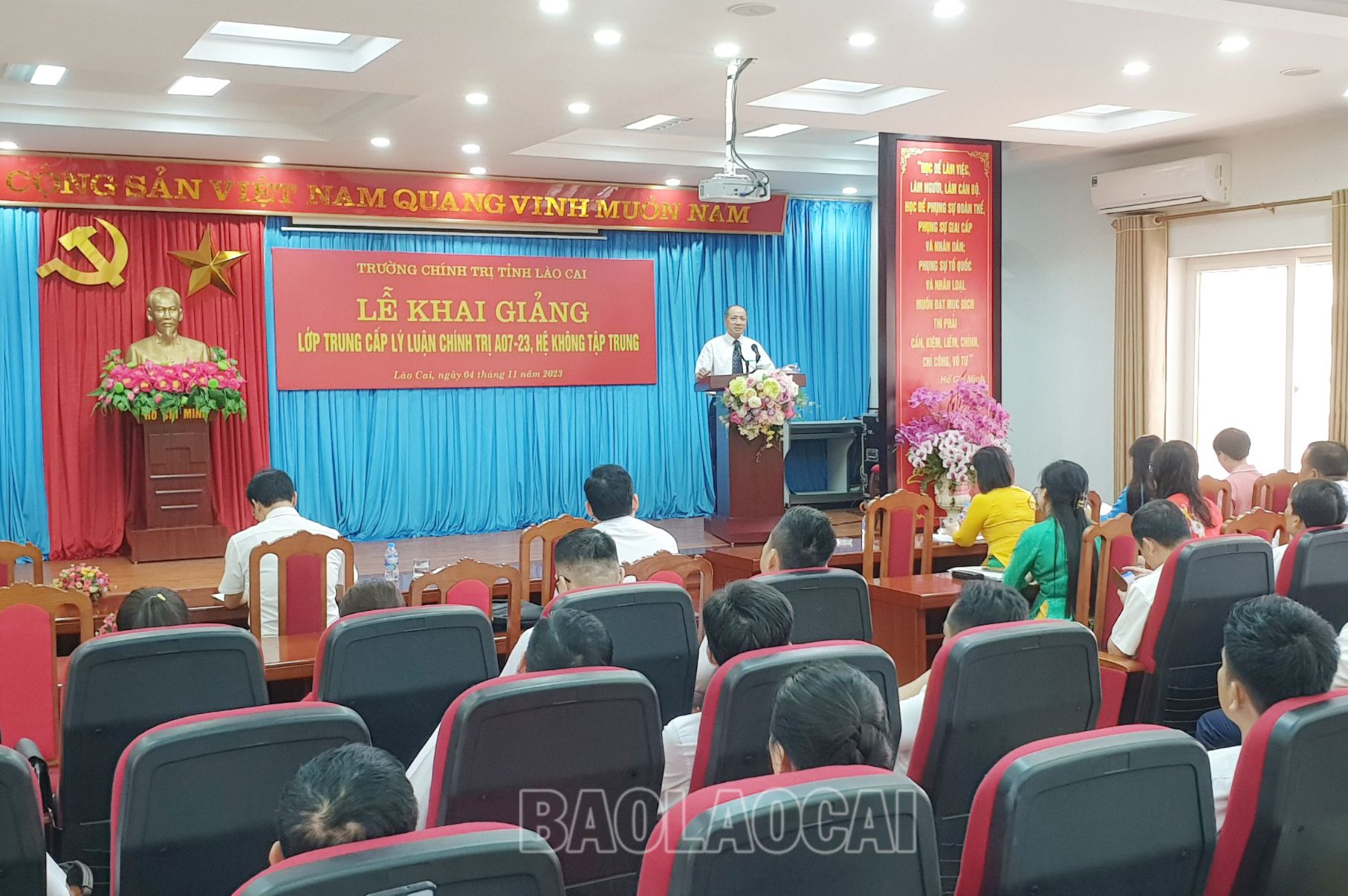 Quang cảnh lễ khai giảng. 1.jpg
