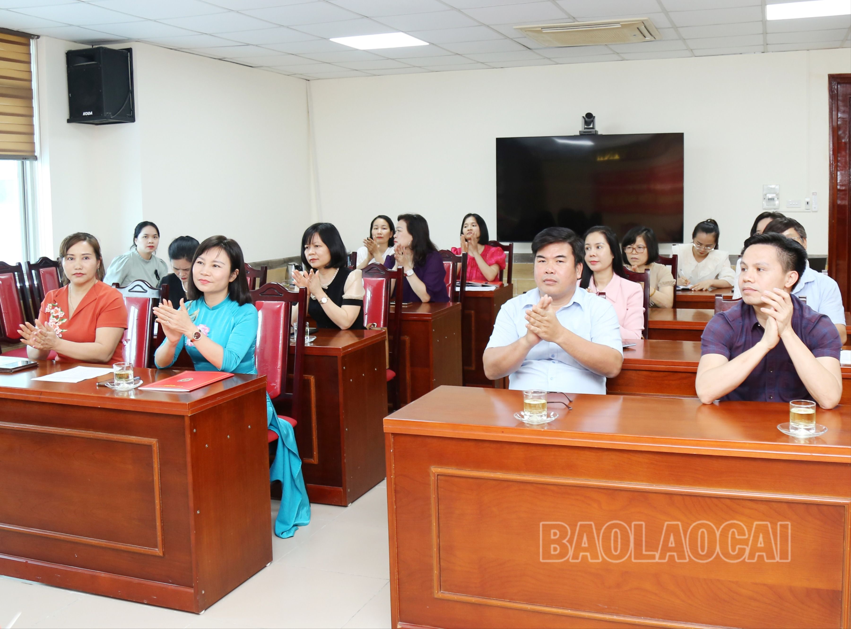 Đại biểu dự buổi lễ. 2404.jpg