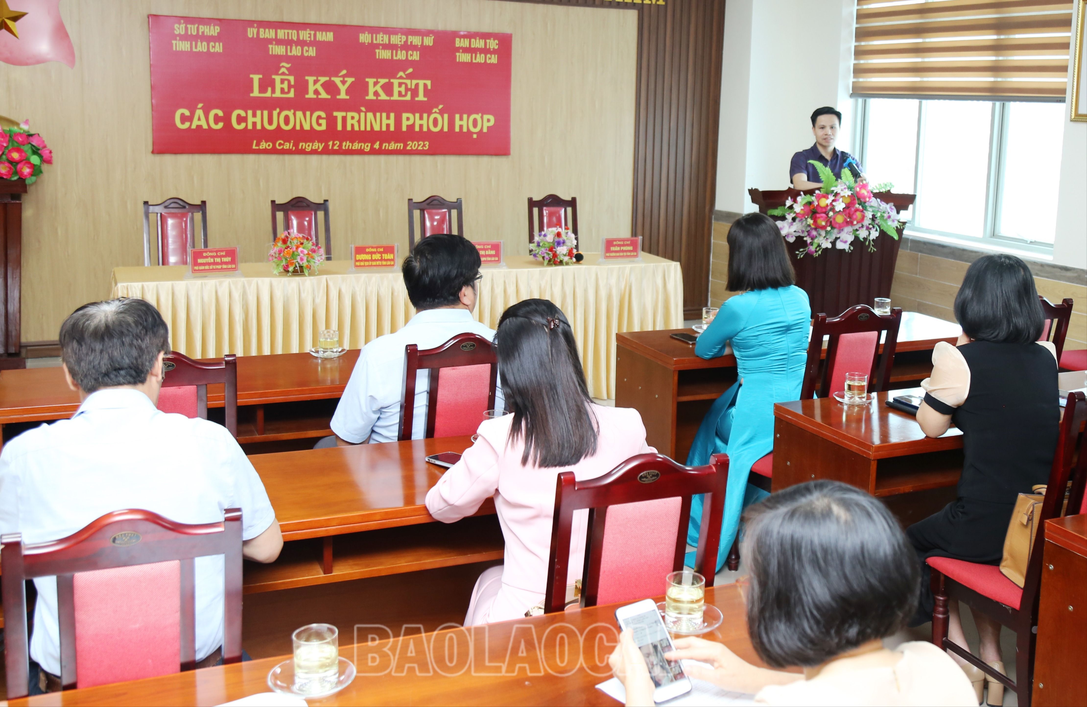 Quang cảnh lễ ký kết. 2417.jpg