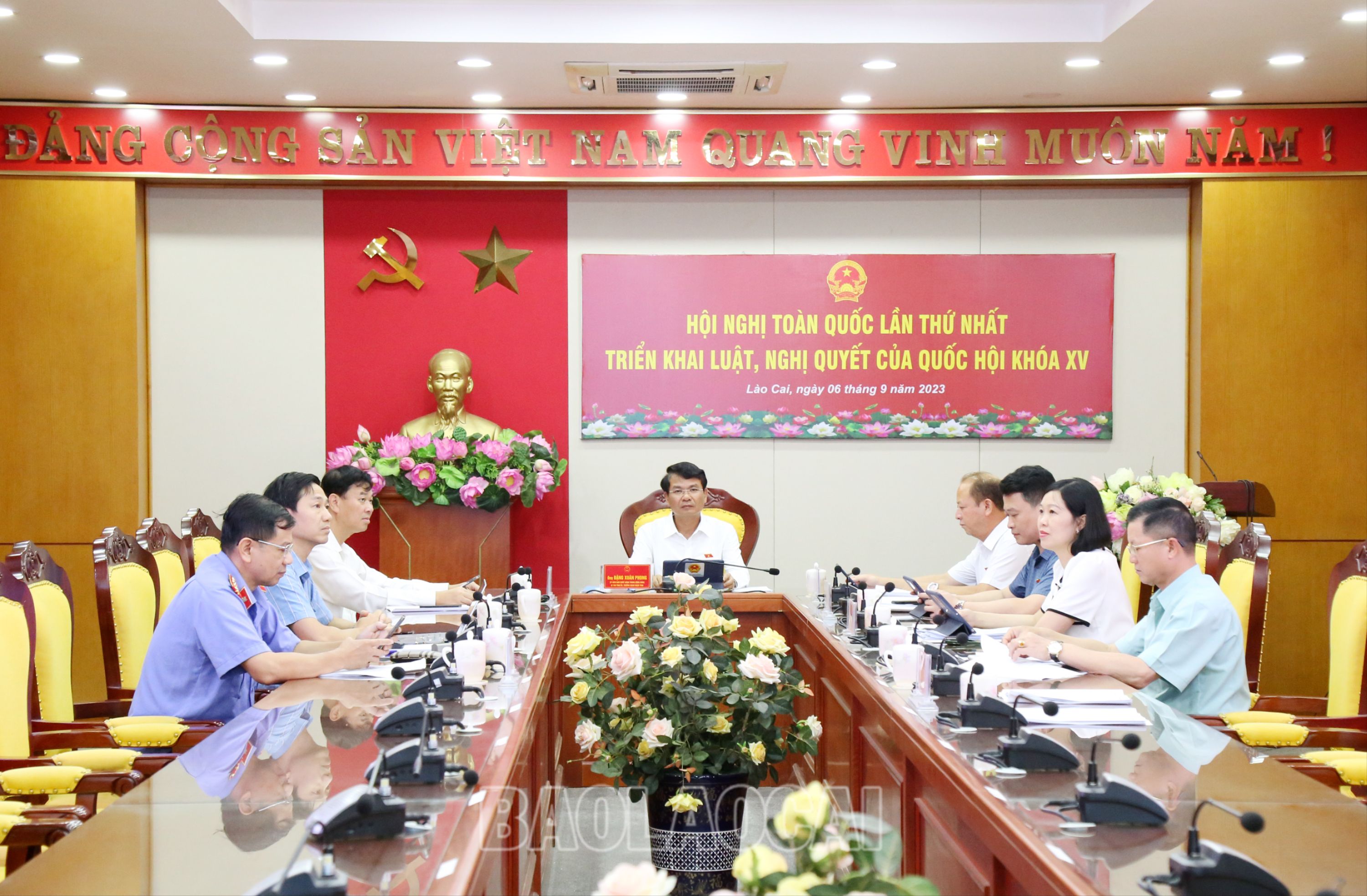 Đồng chí Đặng Xuân Phong, Ủy viên Ban Chấp hành Trung ương Đảng, Bí thư Tỉnh ủy, Trưởng Đoàn đại biểu Quốc hội tỉnh chủ trì hội nghị tại điểm cầu tỉnh Lào Cai. 139.jpg