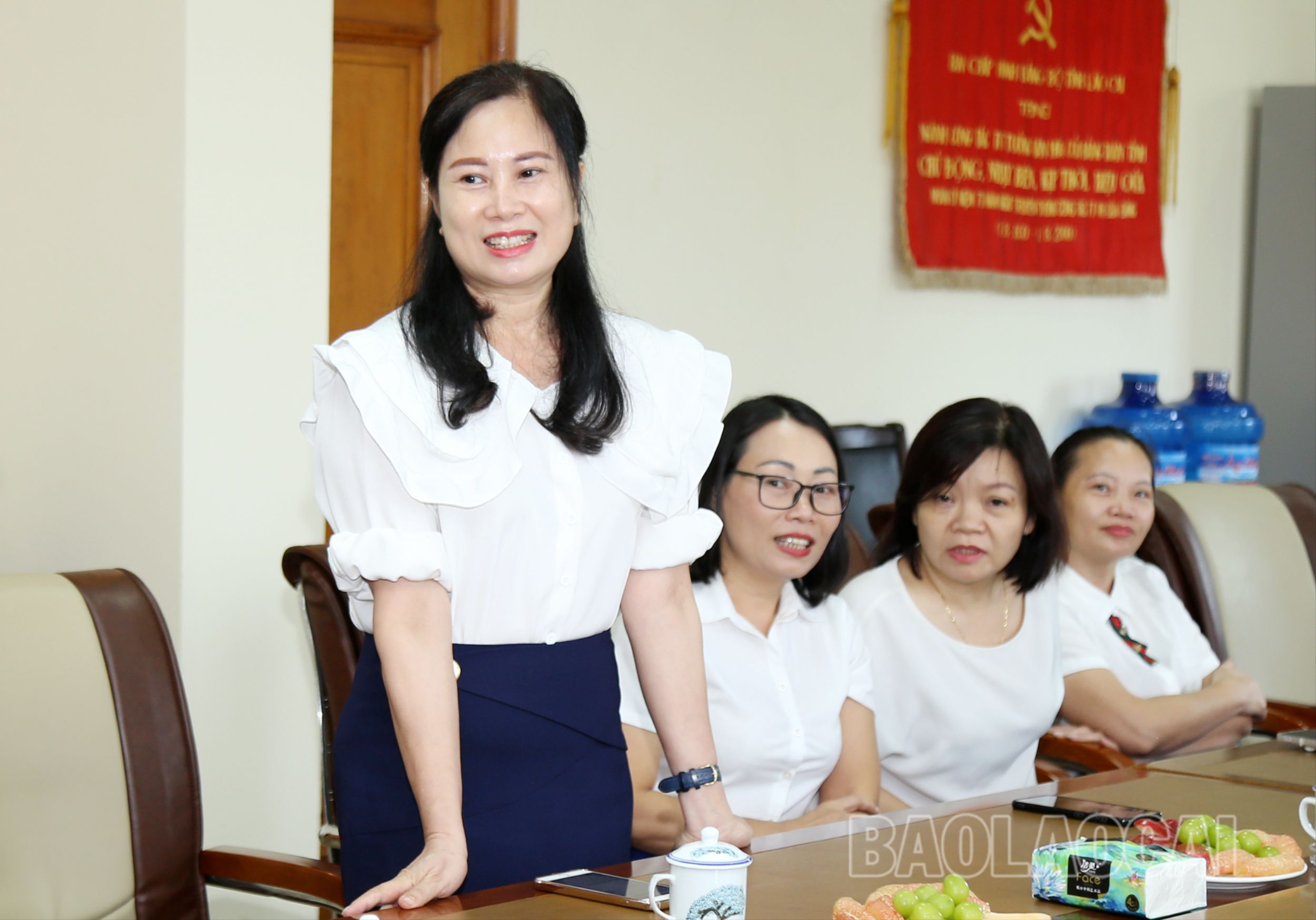 Cán bộ Ban Tuyên giáo Tỉnh ủy phát biểu ý kiến. 8185.jpg