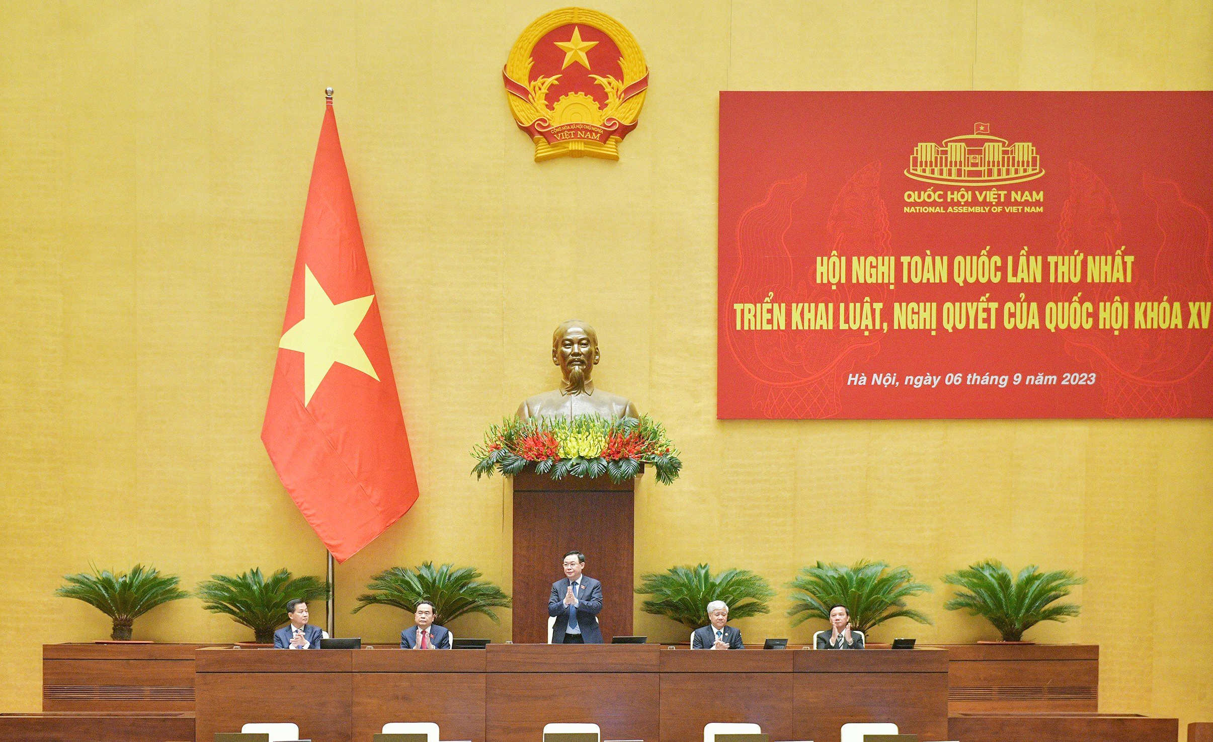 Chủ tịch Quốc hội Vương Đình Huệ chủ trì hội nghị. (Ảnh: CTTĐT Quốc hội) 3.jpg