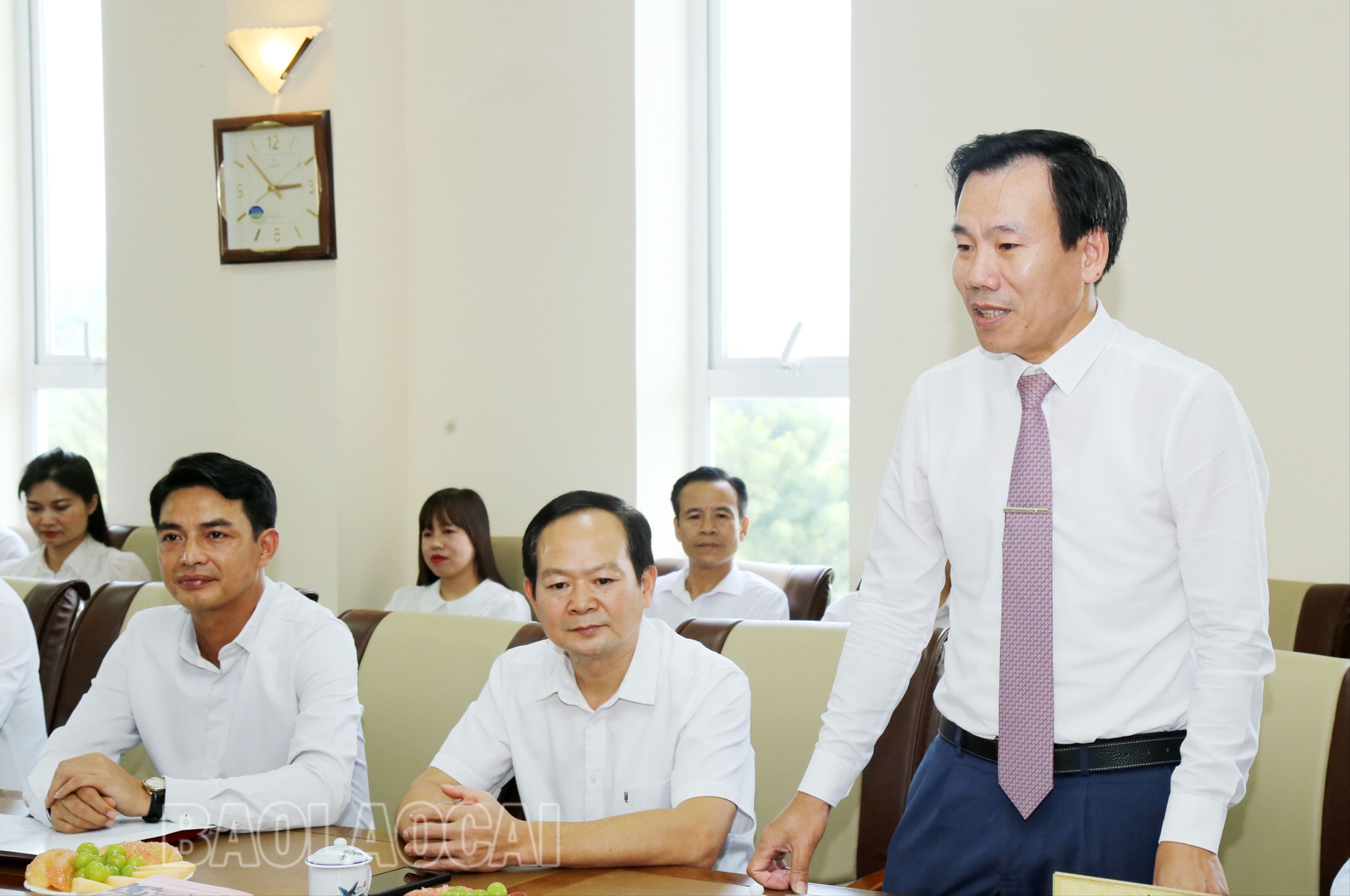 Trưởng Ban Tuyên giáo Tỉnh ủy Dương Đức Huy báo cáo đồng chí Trưởng Ban Tuyên giáo Trung ương về kết quả công tác tuyên giáo thời gian qua. 8161.jpg