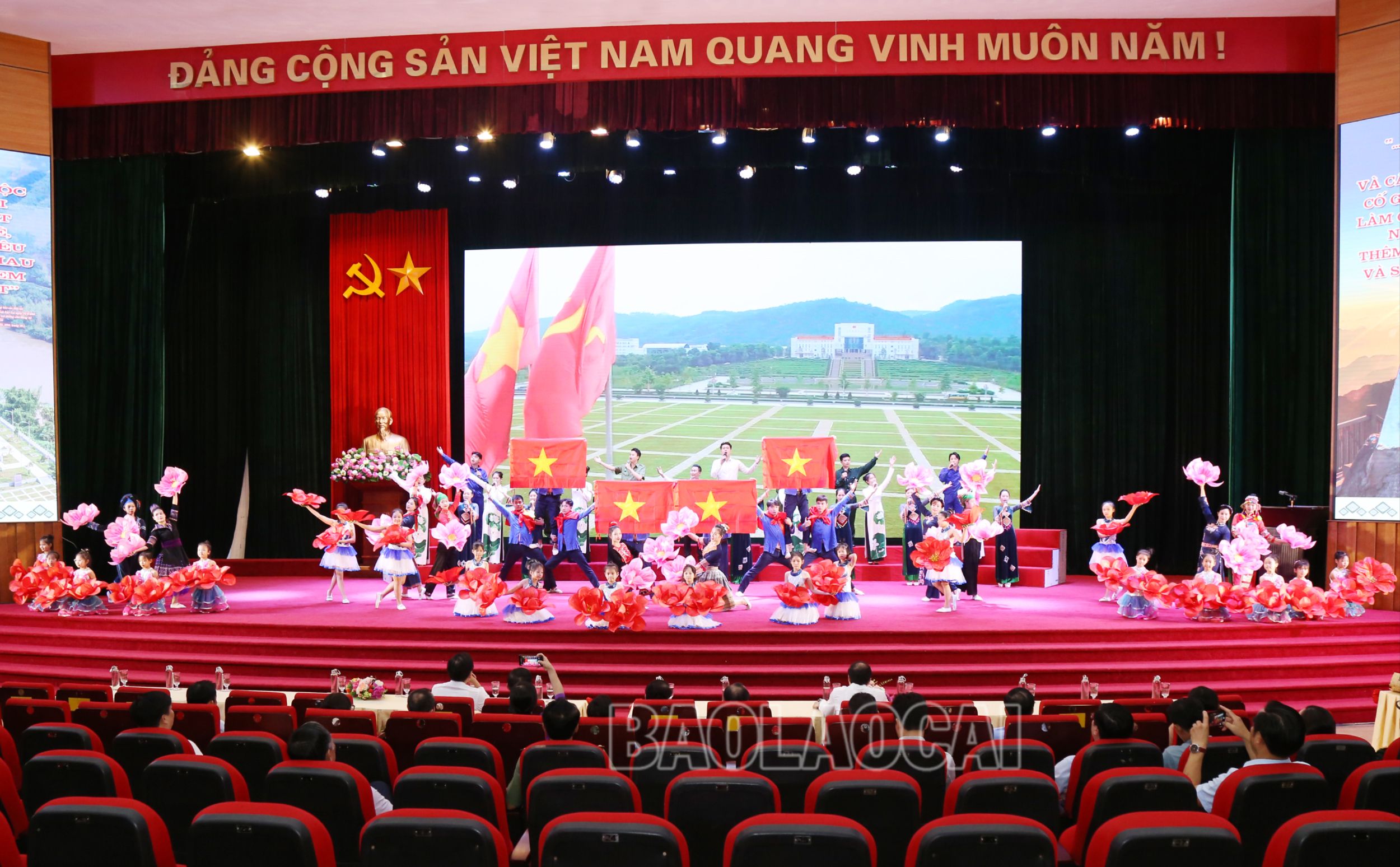 Một số tiết mục văn nghệ được các diễn viên tích cực tập luyện để biểu diễn trong Lễ kỷ niệm sáng 23/9 tới. 8046.jpg