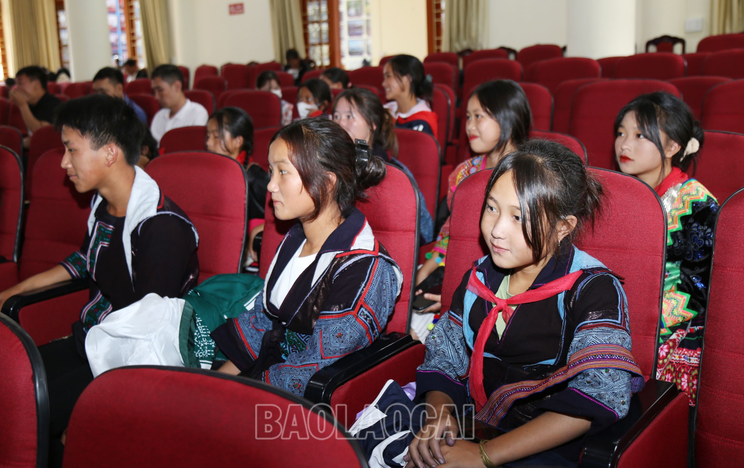 Chương trình giao lưu các câu lạc bộ "Thủ lĩnh của sự thay đổi" nhằm đa dạng hóa các sản phẩm truyền thông, nâng cao hiệu quả hoạt động của các câu lạc bộ trên địa bàn thị xã Sa Pa. 7168.jpg
