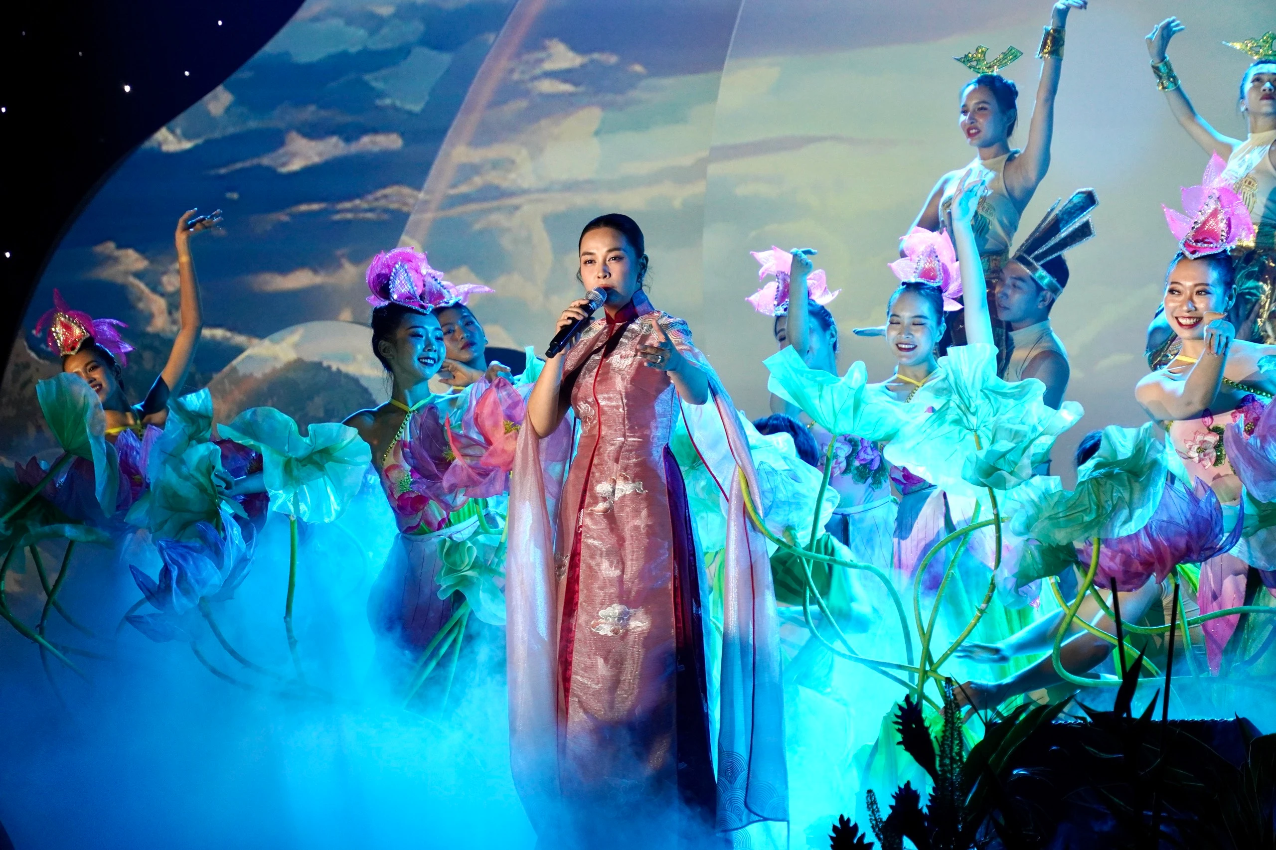 Một trong các tiết mục ấn tượng chào đón khách.